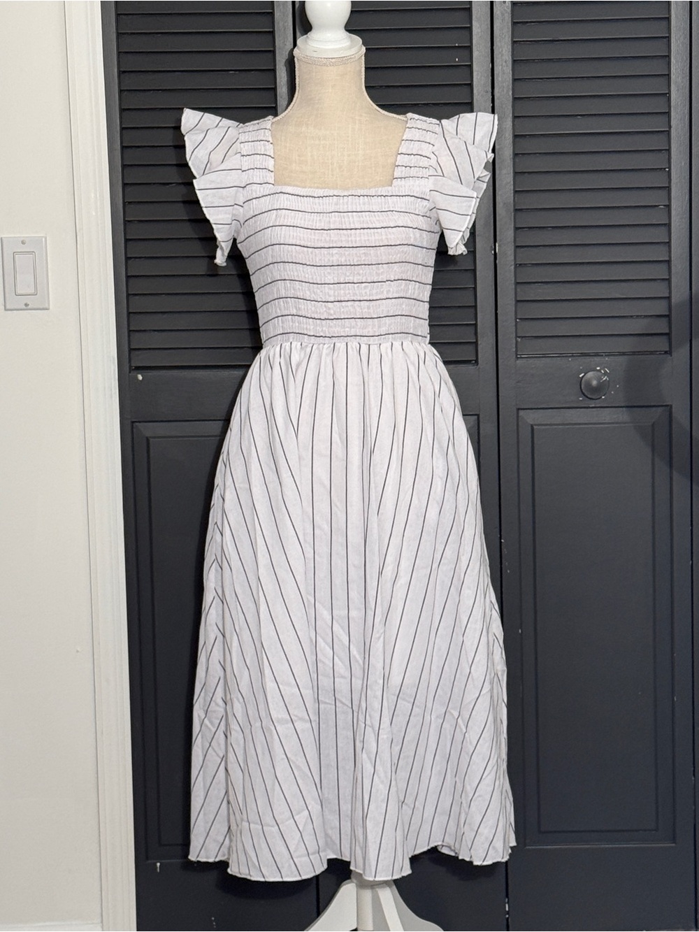 Simplee White Black Striped Smocked Midi Dress Linen Blend Flutter Sleeve Small - Picture 2 of 11